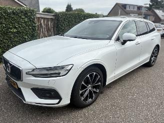 Volvo V-60 R-DESIGN 2.0 D MOMENTUM-LEER-PANO-AUTOMAAT-150PK-BOM VOL picture 3