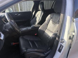 Volvo V-60 GEEN SCHADE 2.0 D MOMENTUM-LEER-PANO-AUTOMAAT-150PK-BOM VOL picture 18