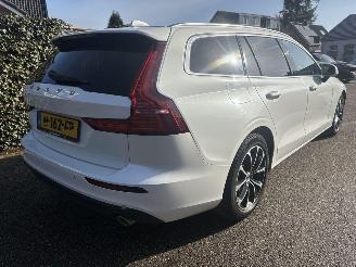 Volvo V-60 GEEN SCHADE 2.0 D MOMENTUM-LEER-PANO-AUTOMAAT-150PK-BOM VOL picture 2
