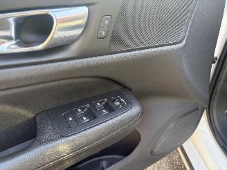 Volvo V-60 GEEN SCHADE 2.0 D MOMENTUM-LEER-PANO-AUTOMAAT-150PK-BOM VOL picture 19