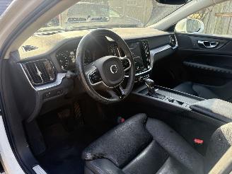 Volvo V-60 GEEN SCHADE 2.0 D MOMENTUM-LEER-PANO-AUTOMAAT-150PK-BOM VOL picture 17