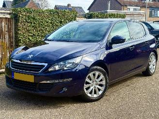 Vaurioauto  passenger cars Peugeot 308 1.2 SPORT EXE 2016/9