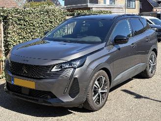 Unfallwagen Peugeot 3008 1.2 GT AUTOMAAT 131 PK 2023/10