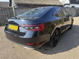 Skoda Superb PLUG IN HYBRID SPORTLINE 231PK AUTOMAAT VOLL OPTION picture 2