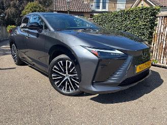 skadebil auto Lexus RZ 450e Executive 4x4 AWD 320 PK  71 kWh  PANORAMA 2024/6