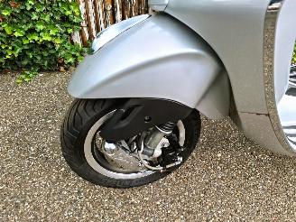 Vespa  PRIMAVERA picture 10