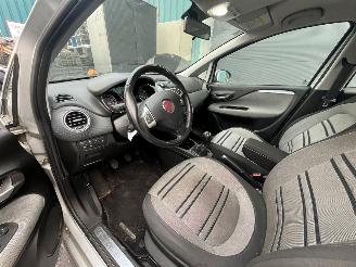Fiat Punto Evo 1.3 JTD Multijet 85 16V Euro 5 Hatchback  Diesel 1.248cc 63kW (86pk) FWD 2010-04/2011-10 (199AXY; 199BXY) 199B4000 picture 17