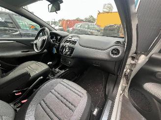 Fiat Punto Evo 1.3 JTD Multijet 85 16V Euro 5 Hatchback  Diesel 1.248cc 63kW (86pk) FWD 2010-04/2011-10 (199AXY; 199BXY) 199B4000 picture 14
