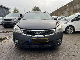 uszkodzony samochody osobowe Kia Cee d 1.4 CVVT 16V Combi/o  Benzine 1.396cc 77kW (105pk) FWD 2010-10/2012-12 (EDF5PN; EDF5PO) G4FA 2011/9
