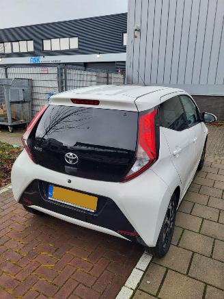 Toyota Aygo 1.0 12V VVT-i Hatchback  Benzine 998cc 53kW (72pk) FWD (KGB40) 1KRFE picture 3