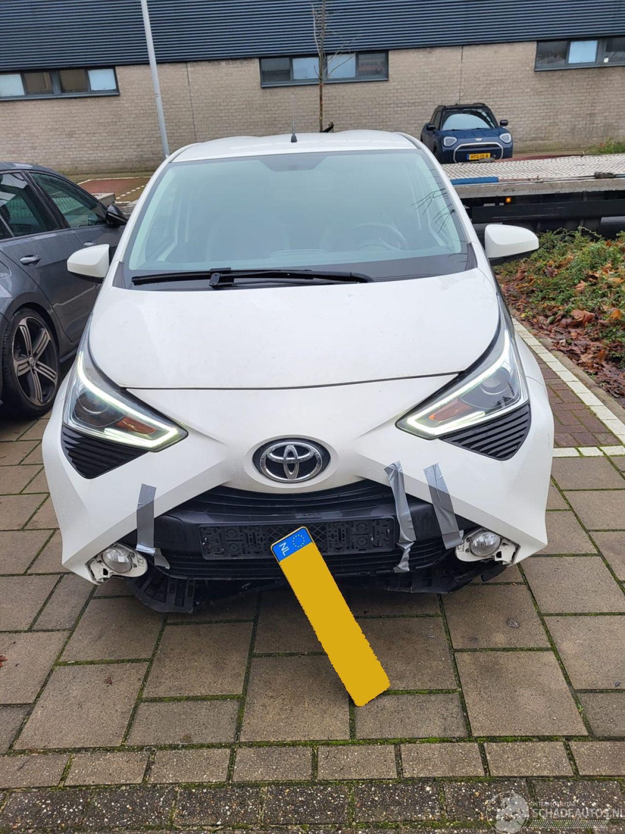 Toyota Aygo 1.0 12V VVT-i Hatchback  Benzine 998cc 53kW (72pk) FWD (KGB40) 1KRFE