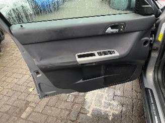 Volvo V-50 2.4 20V Combi/o  Benzine 2.435cc 103kW (140pk) FWD picture 15