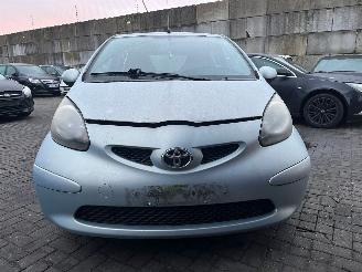 Schadeauto Toyota Aygo 1.0 12V VVT-i Hatchback  Benzine 998cc 50kW (68pk) 2005/9