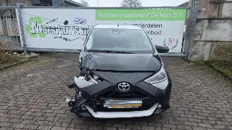damaged passenger cars Toyota Aygo 1.0 12V VVT-i Hatchback  Benzine 998cc 53kW (72pk) FWD 2018-03 (KGB40) 1KRFE 2018/1