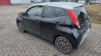 Toyota Aygo 1.0 12V VVT-i Hatchback  Benzine 998cc 53kW (72pk) FWD 2018-03 (KGB40) 1KRFE picture 10