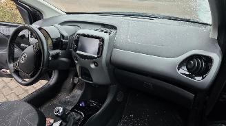 Toyota Aygo 1.0 12V VVT-i Hatchback  Benzine 998cc 53kW (72pk) FWD 2018-03 (KGB40) 1KRFE picture 14