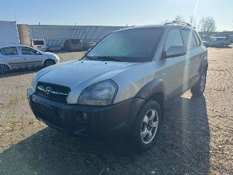 Hyundai Tucson 2.0 16V CVVT 4x2 SUV  Benzine 1.975cc 104kW (141pk) FWD 2004-08/2010-12 (JMAD) G4GC picture 2