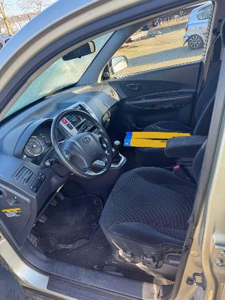 Hyundai Tucson 2.0 16V CVVT 4x2 SUV  Benzine 1.975cc 104kW (141pk) FWD 2004-08/2010-12 (JMAD) G4GC picture 7