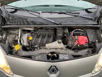 Renault Kangoo 1.6 16V MPV  Benzine 1.598cc 78kW (106pk) FWD 2008-02 (KW0D; KW2D; KW4D) K4M830; K4MG8 picture 25