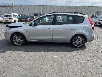 Hyundai I-30 KMHDC81DP9U023428 picture 9