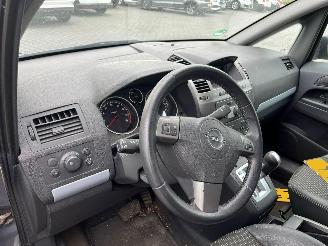 Opel Zafira 2.2 16V Direct Ecotec MPV picture 14