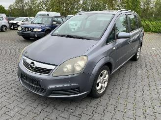 Opel Zafira 2.2 16V Direct Ecotec MPV picture 2