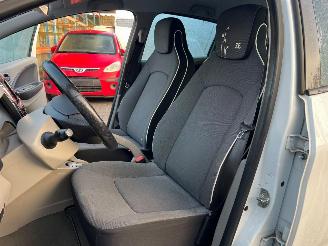 Renault Zoé 46kW Hatchback 4Dr Elektrisch  46kW (63pk) FWD 2012-06 (AGVYA; AGVYC) 5AM450; 5AMB4; 5AQ601 picture 21