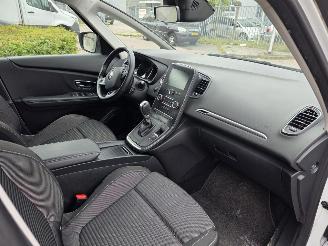 Renault Scenic 1.3 TCE 140 16V MPV  Benzine 1 332cc 103kW (140pk) picture 14