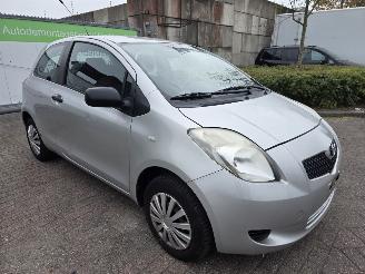 Toyota Yaris 1.0 12V VVT-i Hatchback  Benzine 998cc 51kW (69pk) picture 2