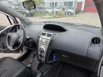 Toyota Yaris 1.0 12V VVT-i Hatchback  Benzine 998cc 51kW (69pk) picture 13