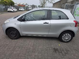 Toyota Yaris 1.0 12V VVT-i Hatchback  Benzine 998cc 51kW (69pk) picture 8