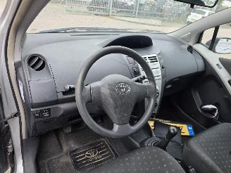 Toyota Yaris 1.0 12V VVT-i Hatchback  Benzine 998cc 51kW (69pk) picture 12