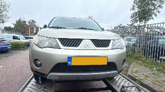 Mitsubishi Outlander 2.4 16V Mivec 4x2 SUV  Benzine 2.360cc 125kW (170pk) picture 2