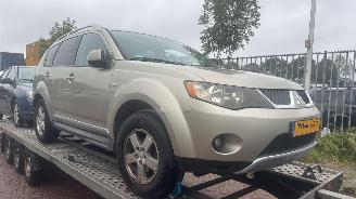Mitsubishi Outlander 2.4 16V Mivec 4x2 SUV Benzine 2.360cc 125kW (170pk) 2010/1