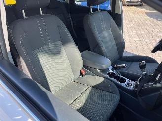 Ford C-Max 1.0 Ti-VCT EcoBoost 12V 100 MPV  Benzine 998cc 74kW (101pk) FWD 2012-10/2019-06  M2DA picture 26