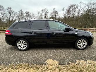 Peugeot 308 1,2 PureTech Style picture 2