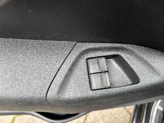 Peugeot 108 1.0 e-VTi68 picture 16