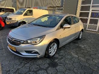 krockskadad bil auto Opel Astra 1.0 Online Edition 2017/8