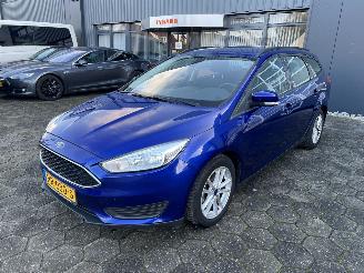 Unfallwagen Ford Focus Wagon 1.0 Trend Edition 2015/12