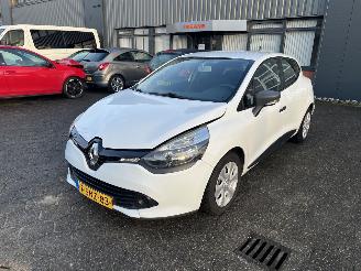 Schadeauto Renault Clio 0.9 TCe Authentique 2013/11
