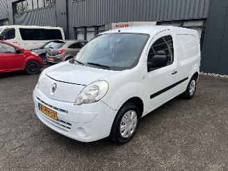 damaged passenger cars Renault Kangoo Express 1.6 16V Express Comfort 2010/11