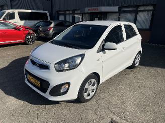 Schadeauto Kia Picanto 1.0 CVVT Comfort Pack 2012/4