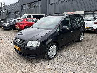 krockskadad bil auto Volkswagen Touran 1.6 16V FSI Business 2006/2