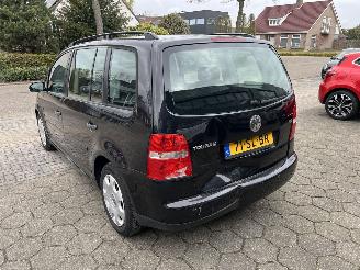 Volkswagen Touran 1.6 16V FSI Business picture 3