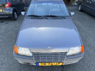 Opel Kadett 1.6i LS picture 6