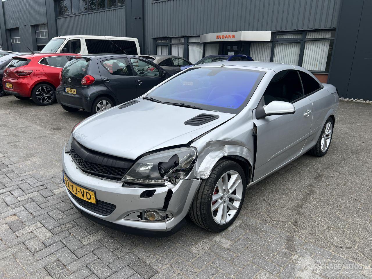 Opel Astra TWIN TOP 1.8 Cosmo