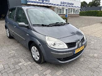 Renault Scenic 1.6-16V Privilège Comfort picture 7