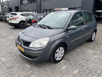 Schadeauto Renault Scenic 1.6-16V Privilège Comfort 2006/10