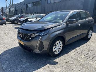 Damaged car Peugeot 3008 1.2 PureTech Active Pack Business 2022/4