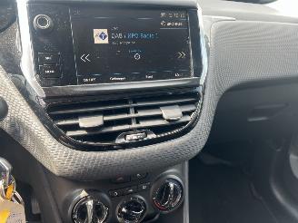 Peugeot 2008 1.2 PURETECH BLUE LION picture 17